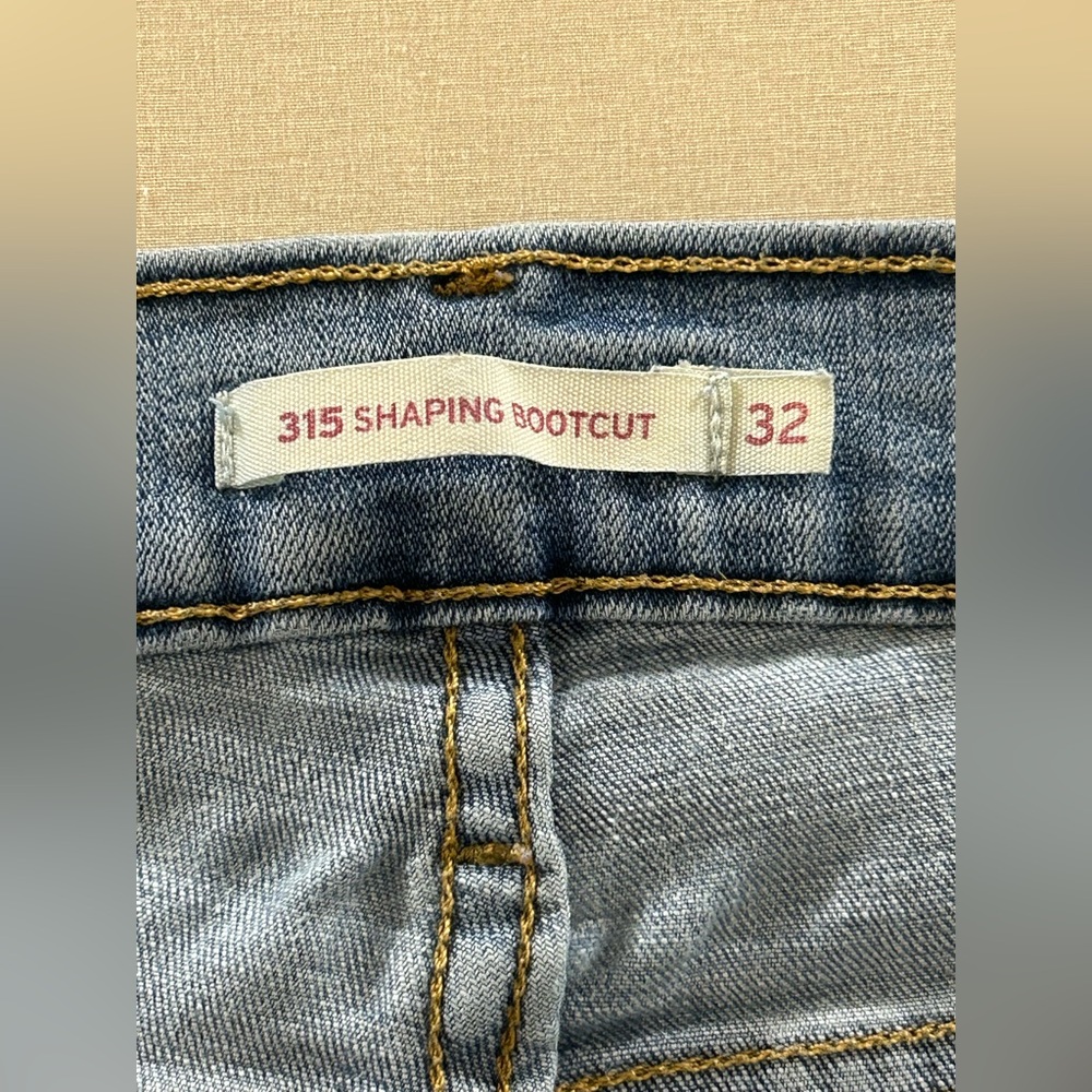LEVIS WOMENS BLUE JEANS 315 SHAPING BOOTCUT SIZE 32 LONG - Picture 4 of 12